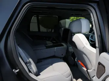 LAND ROVER Range Rover SV INTERPID P615 Pano-TV-Massage