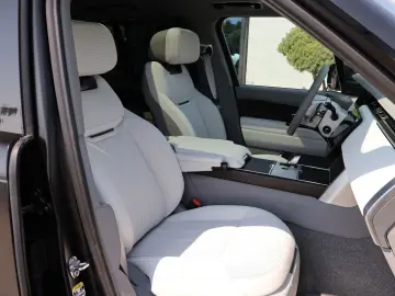 LAND ROVER Range Rover SV INTERPID P615 Pano-TV-Massage