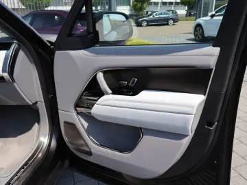 LAND ROVER Range Rover SV INTERPID P615 Pano-TV-Massage