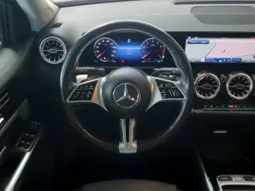 MERCEDES-BENZ GLB 220 4MATIC Night Paket MULTIBEAM Kamera