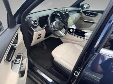 MERCEDES-BENZ GLC 200 Avantgarde 4Matic Pano S-Dach ACC BLIS