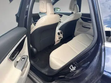 MERCEDES-BENZ GLC 200 Avantgarde 4Matic Pano S-Dach ACC BLIS
