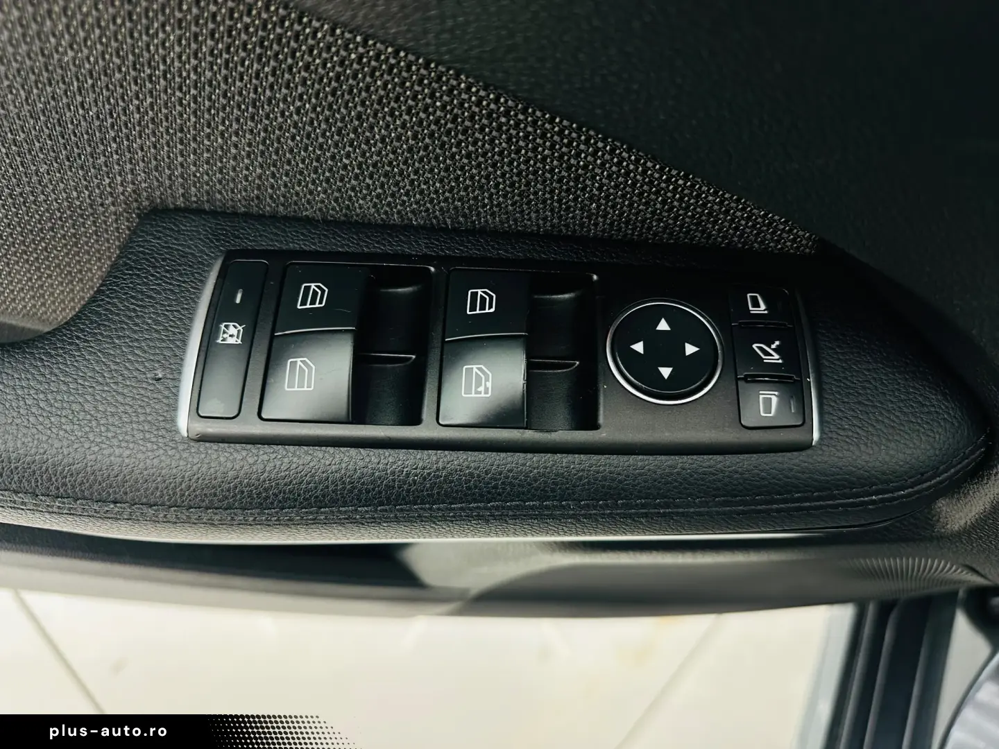MERCEDESBENZ E 200 2011 2.2D E5 Garantie 12 Luni Rate Avans
