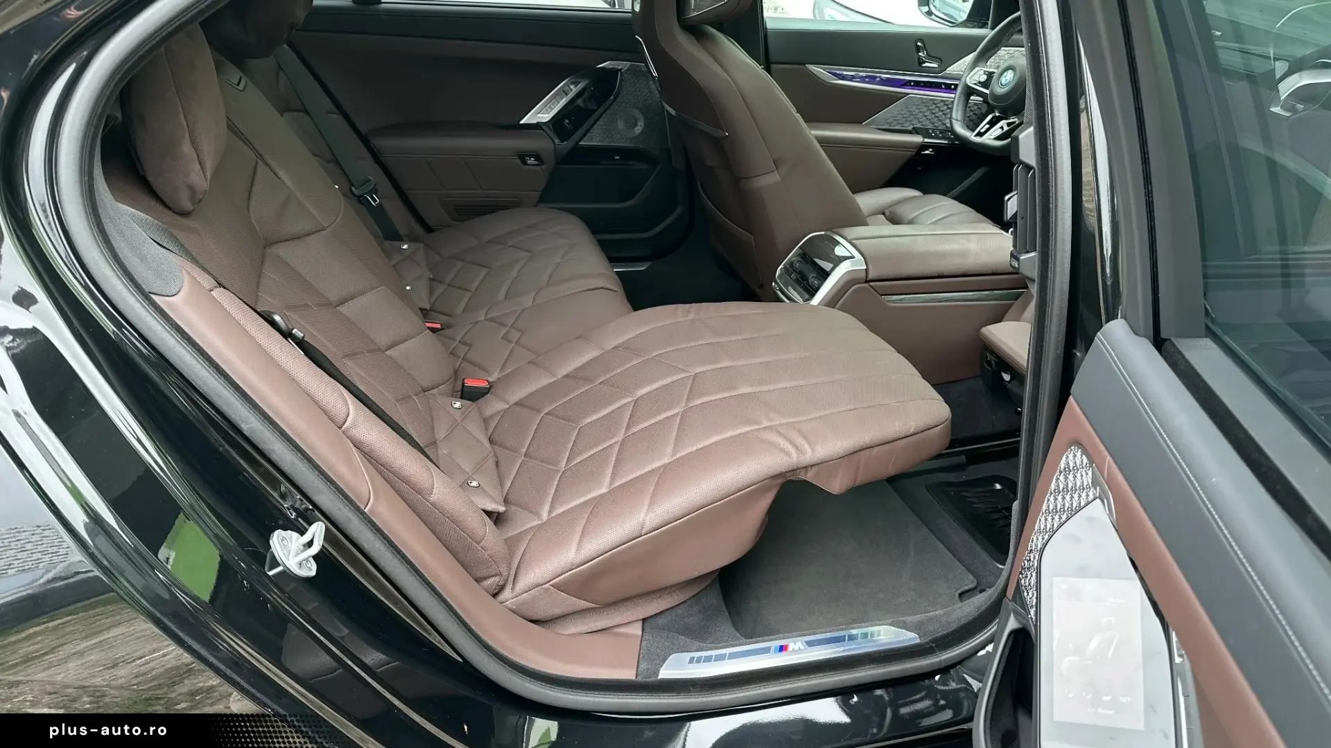 ✨ BMW M760e xDrive   Executive Lounge