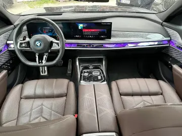 ✨ BMW M760e xDrive   Executive Lounge