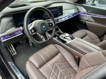 ✨ BMW M760e xDrive   Executive Lounge