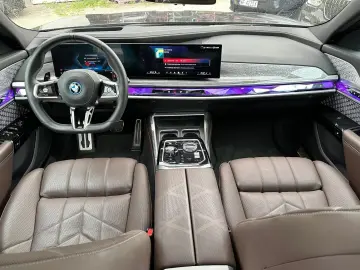 ✨ BMW M760e xDrive   Executive Lounge