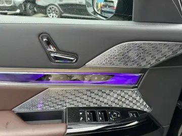 ✨ BMW M760e xDrive   Executive Lounge
