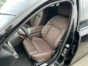 ✨ BMW M760e xDrive   Executive Lounge