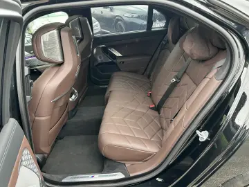 ✨ BMW M760e xDrive   Executive Lounge