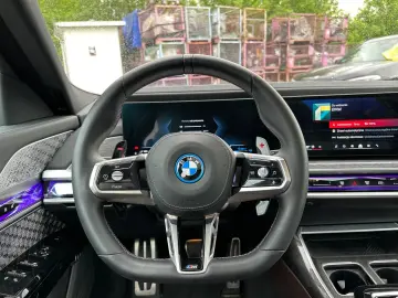 ✨ BMW M760e xDrive   Executive Lounge