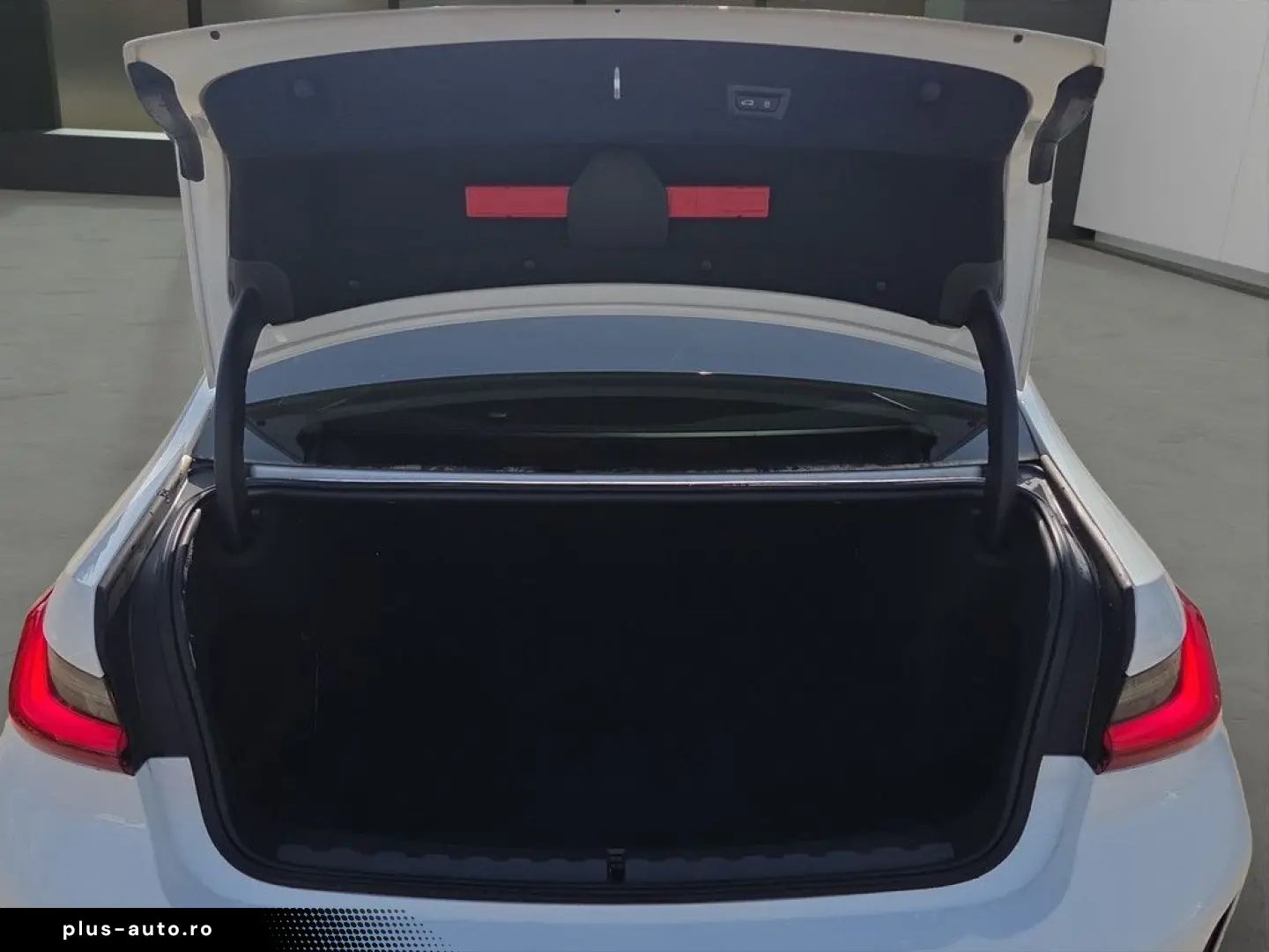 BMW 318i Lim. M-SPORT-PRO LED NAVI MEMORY H K 19