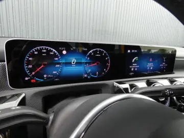 MERCEDES-BENZ CLA 180 Coupe Aut. LED WIDESCREEN