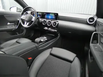 MERCEDES-BENZ CLA 180 Coupe Aut. LED WIDESCREEN