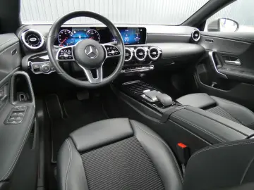 MERCEDES-BENZ CLA 180 Coupe Aut. LED WIDESCREEN