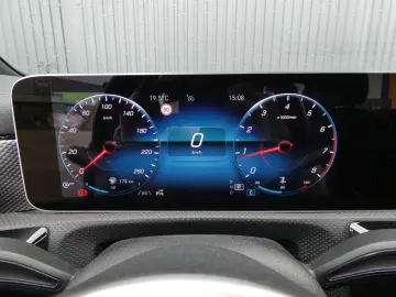 MERCEDES-BENZ CLA 180 Coupe Aut. LED WIDESCREEN