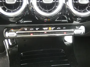 MERCEDES-BENZ CLA 180 Coupe Aut. LED WIDESCREEN