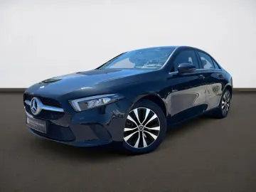 MERCEDES-BENZ A 250 e Limousine MBUX LED