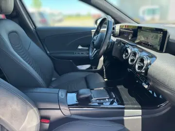 MERCEDES-BENZ A 250 e Limousine MBUX LED