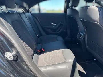 MERCEDES-BENZ A 250 e Limousine MBUX LED
