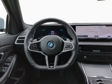BMW 330e xDrive M-SPORT LivePRO PA  St&Go adaLED SHZ