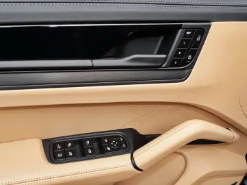 Porsche Cayenne E-Hybrid Black Edition