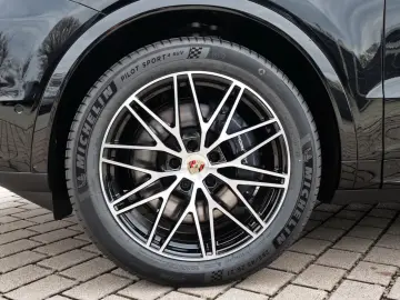 Porsche Cayenne E-Hybrid Black Edition