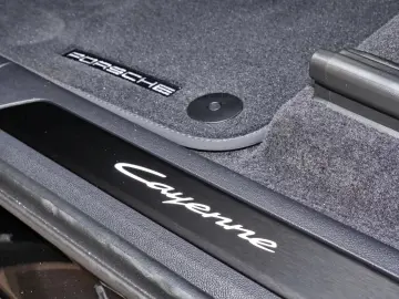 Porsche Cayenne E-Hybrid Black Edition