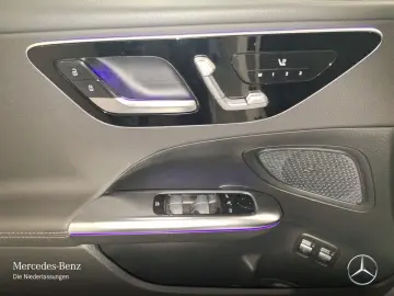 MERCEDES-BENZ C 300 e Avantgarde Pano Adv  Memory MBUX LED