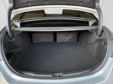 MERCEDES-BENZ C 300e AMG NIGHT LED AMBI  DISTR  PANO 360