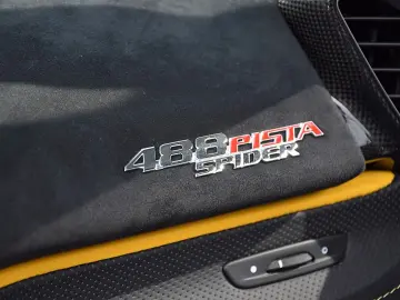 FERRARI 488 Pista Spider  Full Carbon Kamera Alcantar...