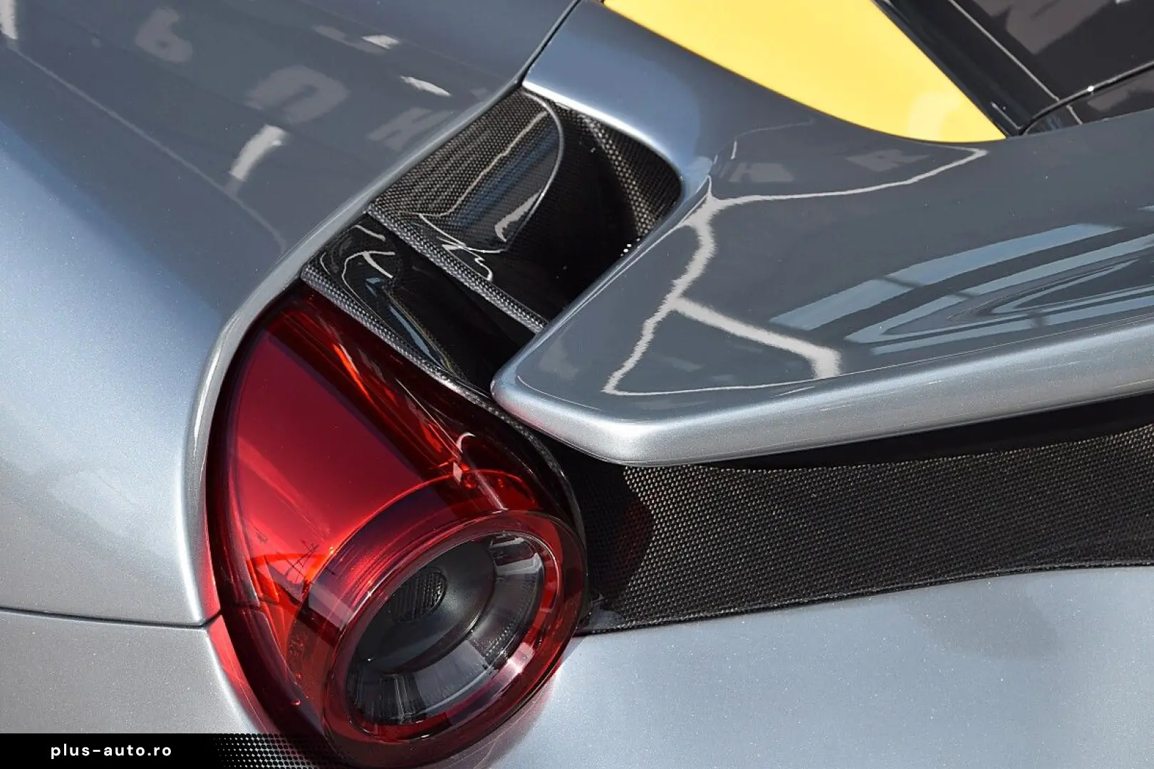 FERRARI 488 Pista Spider  Full Carbon Kamera Alcantar...