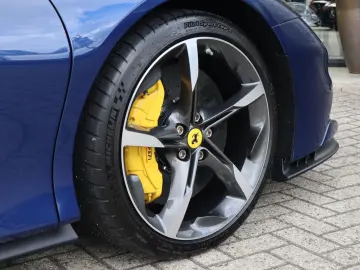 FERRARI SF90 Stradale 4.0 V8   Blu Tour de France  Carbo