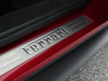 FERRARI 296 GTS ACC AUT Alcant. LM PDC SoundSys SportS.