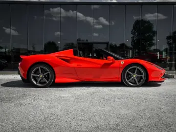 FERRARI F8 SPIDER 3.9 V8 Only 9500 KM! Extended Warranty