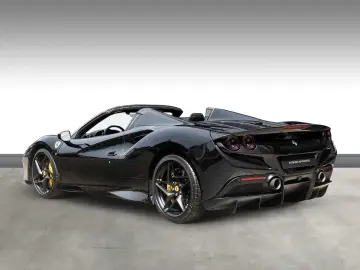 FERRARI F 8 Spider   Carbon   Racing Sitz  Carplay