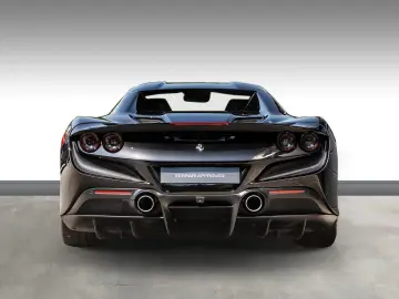 FERRARI F 8 Spider   Carbon   Racing Sitz  Carplay
