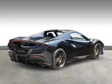 FERRARI F 8 Spider   Carbon   Racing Sitz  Carplay