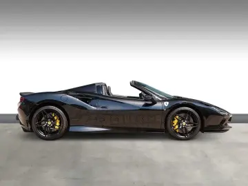 FERRARI F 8 Spider   Carbon   Racing Sitz  Carplay