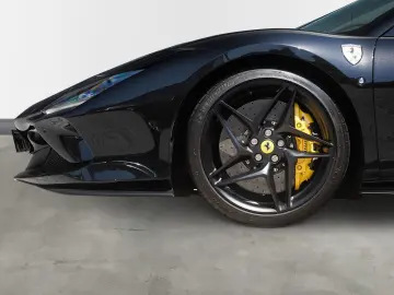 FERRARI F 8 Spider   Carbon   Racing Sitz  Carplay