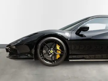 FERRARI F 8 Spider   Carbon   Racing Sitz  Carplay