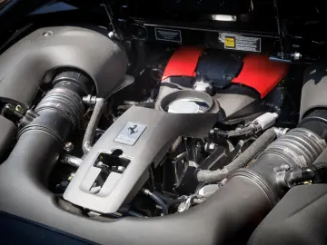 FERRARI F 8 Spider   Carbon   Racing Sitz  Carplay