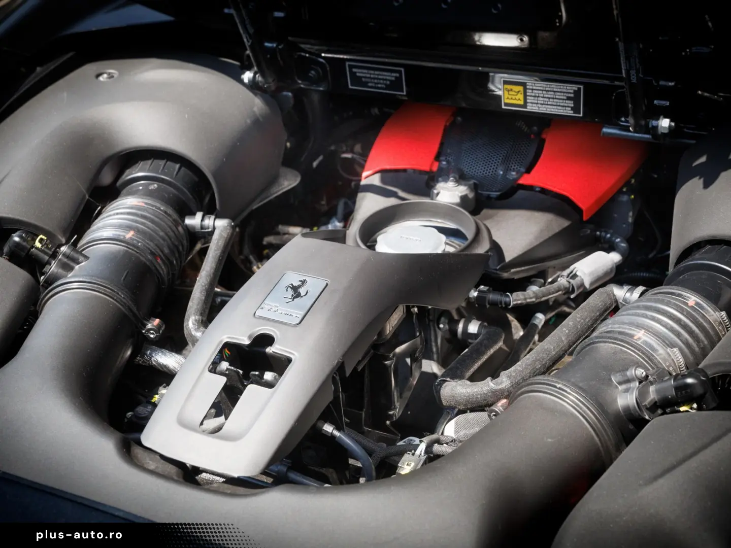 FERRARI F 8 Spider   Carbon   Racing Sitz  Carplay