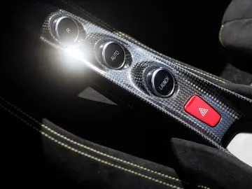 FERRARI F 8 Spider   Carbon   Racing Sitz  Carplay