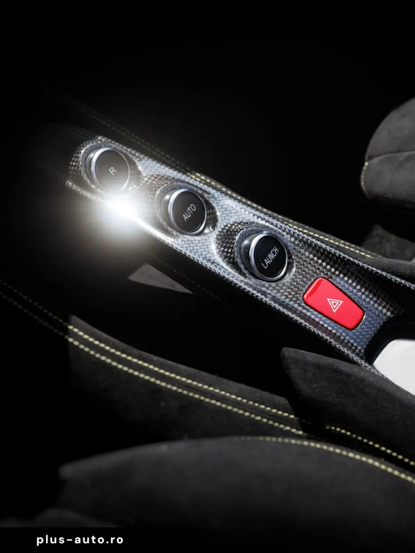FERRARI F 8 Spider   Carbon   Racing Sitz  Carplay