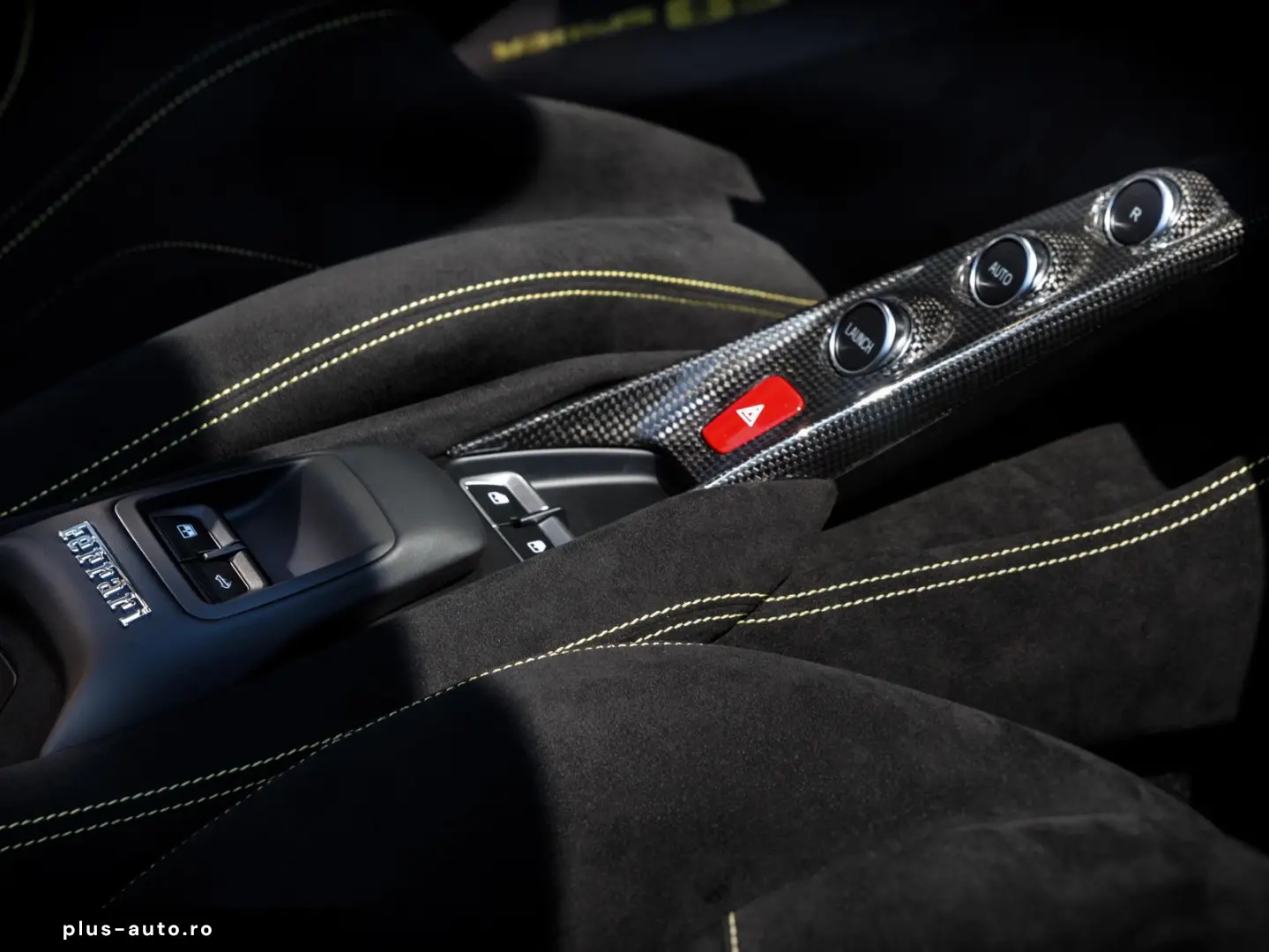 FERRARI F 8 Spider   Carbon   Racing Sitz  Carplay