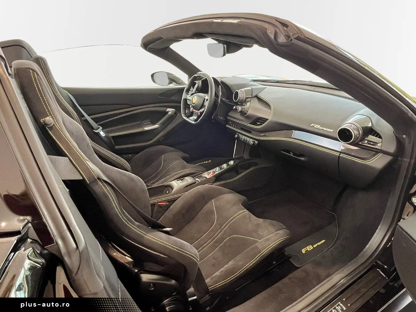 FERRARI F 8 Spider   Carbon   Racing Sitz  Carplay