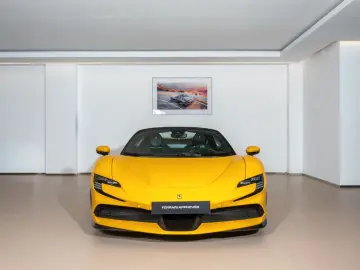 FERRARI SF90