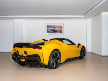 FERRARI SF90