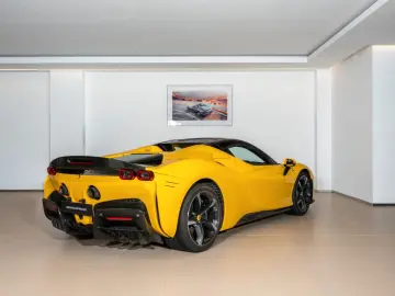 FERRARI SF90